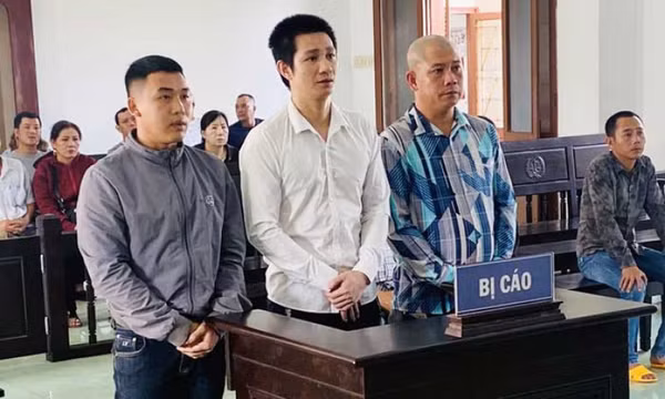 Gã côn đồ 3 tiền án bắn con nợ lĩnh 8 năm tù