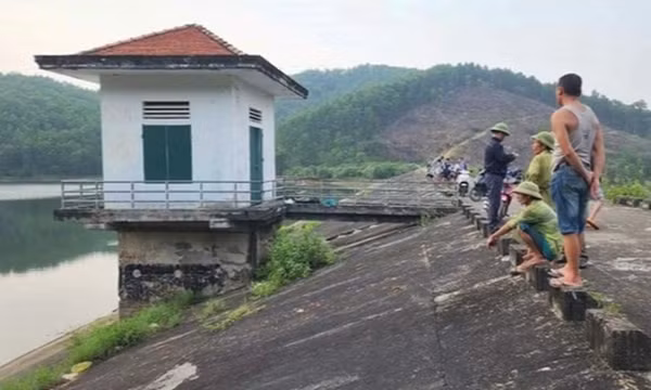 Nam sinh lớp 8 tử vong sau khi tắm ở đập Cây Trường