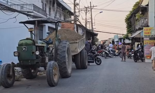 Va chạm với xe máy cày, người đàn ông tử vong tại chỗ