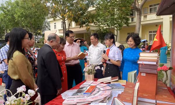 Ngành GD&ĐT Hạ Long sinh hoạt chuyên đề về công tác chính trị tư tưởng năm 2024
