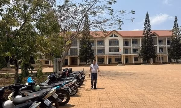 Sửa án kỷ luật cho 2 học sinh bị buộc thôi học với lý do dùng ma túy