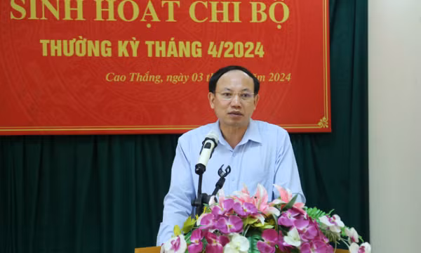 Đồng chí Bí thư Tỉnh ủy dự sinh hoạt thường kỳ với Chi bộ khu 2B (phường Cao Thắng, TP Hạ Long)