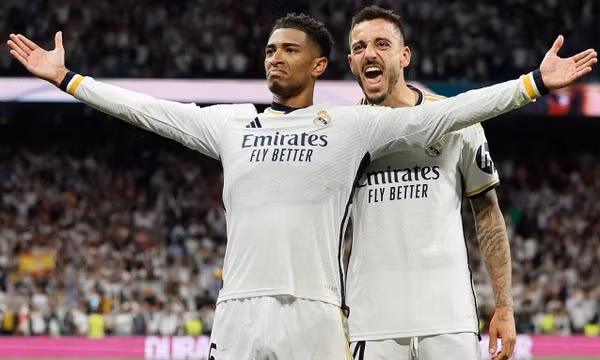 Real hạ Barca ở phút bù