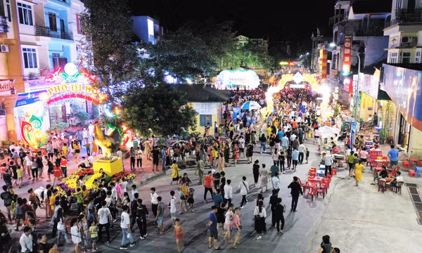 Hấp dẫn phố đi bộ Tiên Yên