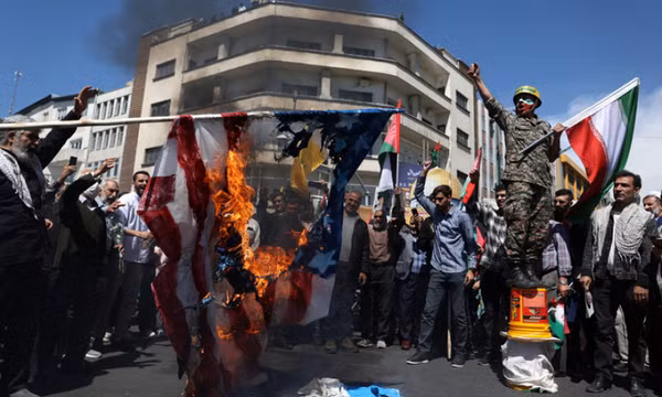 Iran có thể tấn công Israel trong vài giờ tới? Mỹ điều tàu chiến tới Trung Đông