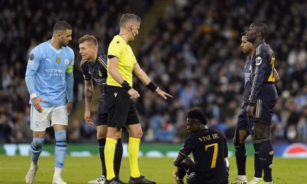 Loại Man City, Real đón nỗi lo trước thềm El Clasico