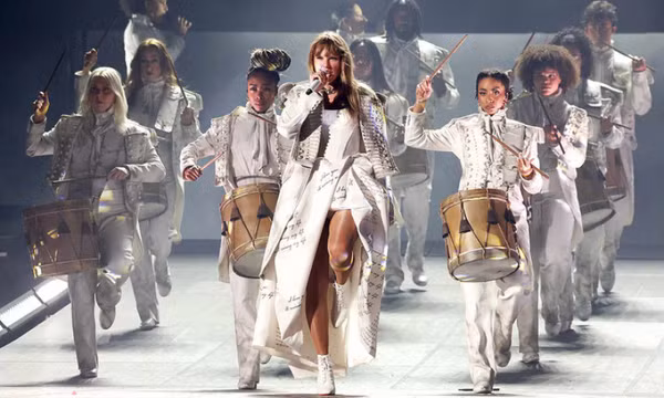 The Eras Tour của Taylor Swift gây sốt ở Paris khi diễn 4 đêm liền