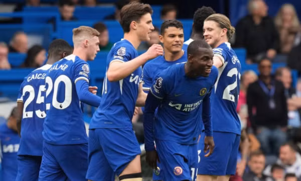 Chelsea vượt mặt Man Utd