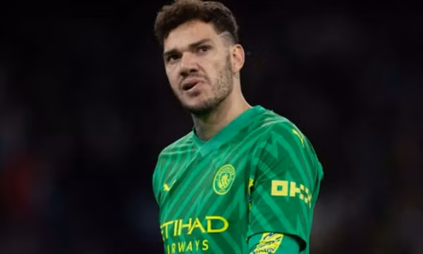 Ederson trên đường rời Man City