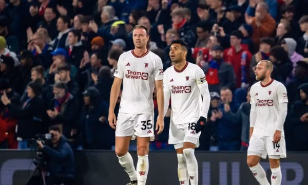 Man Utd thảm bại ở Ngoại hạng Anh
