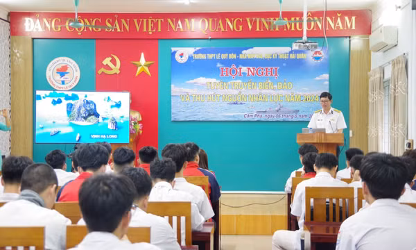 Tuyên truyền biển đảo và hướng nghiệp tuyển sinh vào Học viện Hải quân