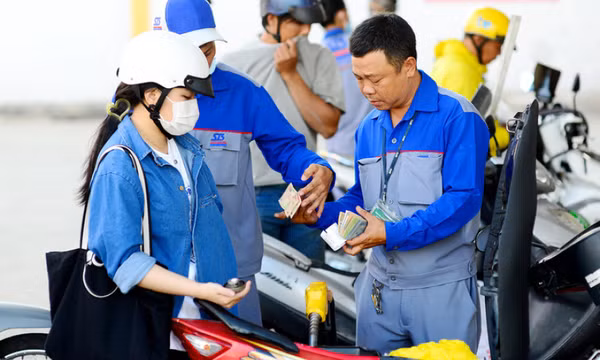 Giá cả leo thang, lo lạm phát tăng cao