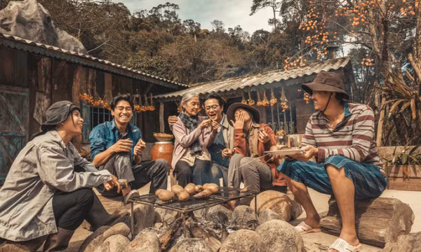 Không thể ngờ Lật mặt 7 có thể vượt doanh thu Nhà bà Nữ một cách ấn tượng