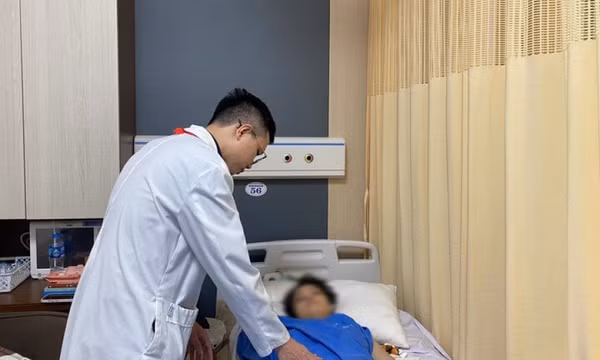 Sức khỏe nữ bác sỹ bị kính rơi vào người sau 2 cuộc phẫu thuật