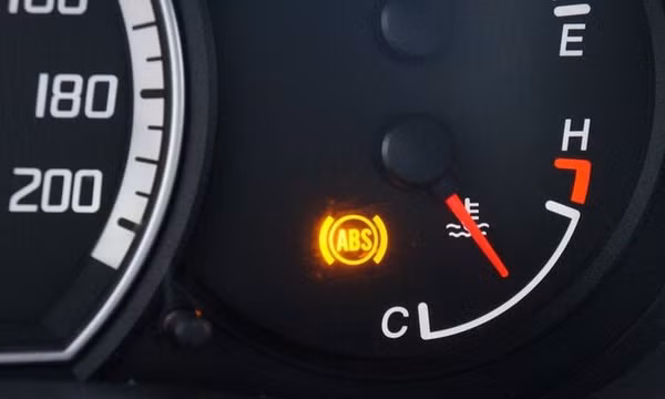 Xử lý thế nào khi đèn báo ABS bật sáng?