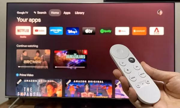 Google TV mới giúp người hay để quên điều khiển từ xa
