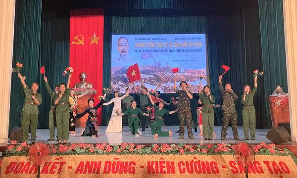 Công diễn tác phẩm về Chủ tịch Hồ Chí Minh và kỷ niệm 70 năm Chiến thắng Điện Biên Phủ