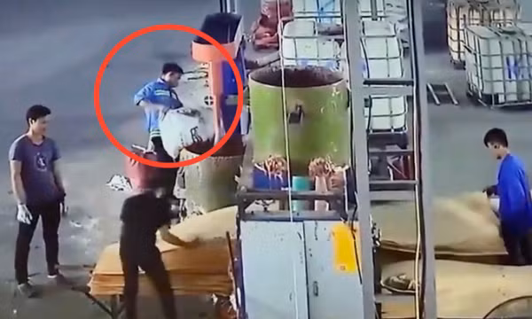 Bị cuốn vào máy trộn, một công nhân bị đứt lìa hai chân, một tay