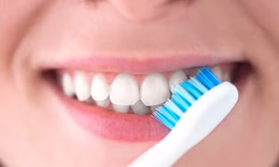 Sai lầm phổ biến khiến việc đánh răng buổi sáng không còn tác dụng