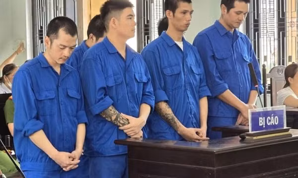 Dùng súng quân dụng, hung khí giải quyết nợ nần gây náo loạn