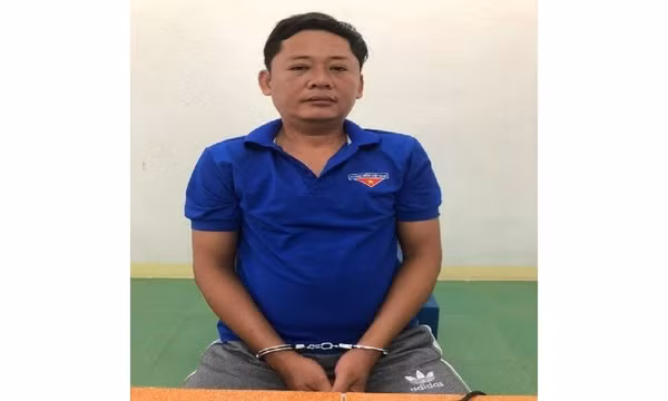 Chạy xe không đội mũ bảo hiểm, 'ma men' đánh CSGT ở Quảng Nam