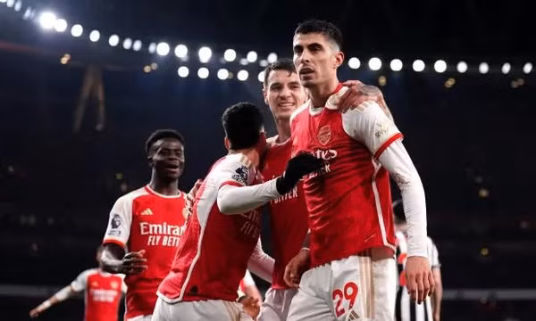 Lần đầu tiên trong lịch sử: Cúp Premier League có mặt ở Emirates đợi Arsenal vô địch