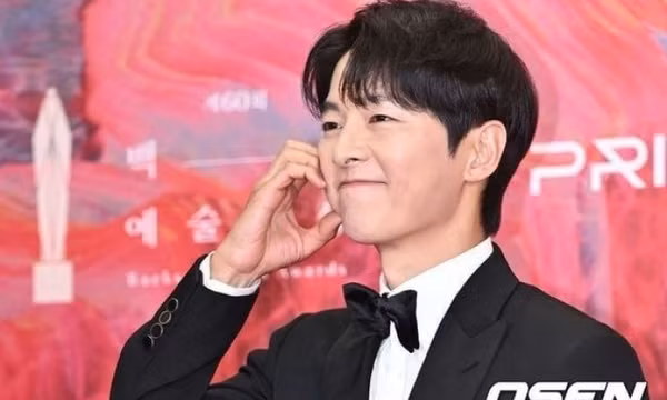 Song Joong Ki bị mỉa mai