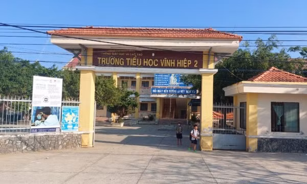 Đề nghị công an làm rõ vụ thầy giáo bị tố có hành vi lệch chuẩn với nữ sinh lớp 5