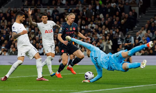 Hạ Tottenham, Man City cách chức vô địch Ngoại hạng Anh một trận thắng