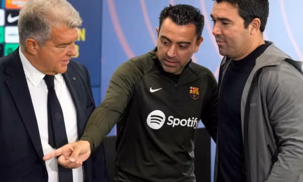 Barca sa thải Xavi