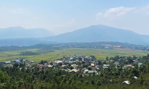 Vượt núi băng đèo thăm ngục Đắk Glei trên nóc nhà Tây Nguyên