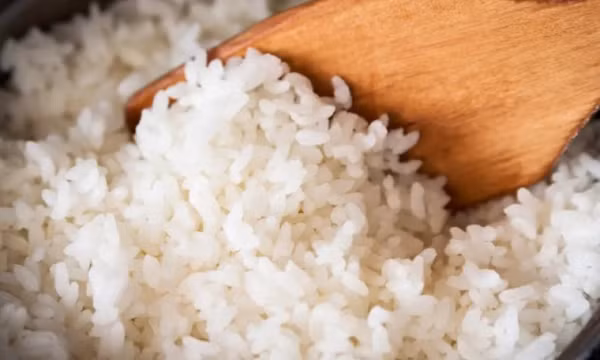 Cách đúng để hâm nóng cơm thừa