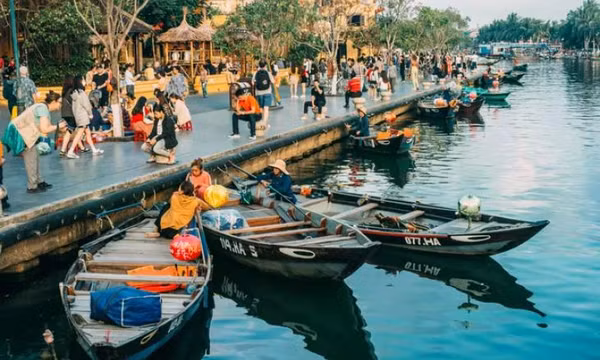 Nghịch lý du lịch Việt: Tổng khách tăng nhưng doanh nghiệp vẫn “đói” khách