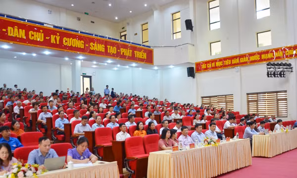 Đoàn ĐBQH tỉnh tiếp xúc cử tri tại TP Uông Bí và TX Quảng Yên