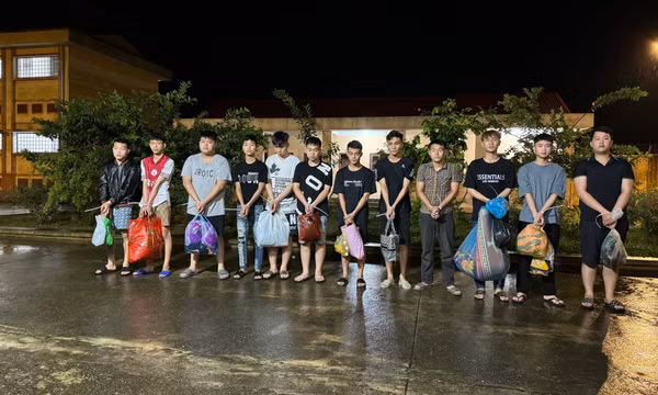 Tạm giữ hình sự 12 thanh, thiếu niên "giải quyết mâu thuẫn bằng dao, kiếm"