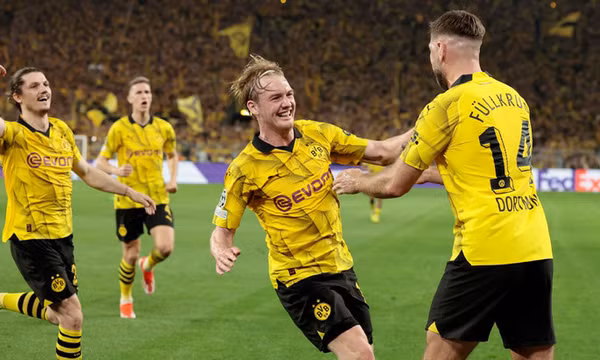 Bundesliga có thêm suất dự Champions League, sau khi Dortmund đánh bại PSG