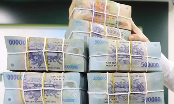 Lãi suất tiết kiệm đồng loạt tăng