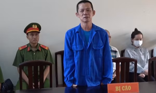 Nghĩ vợ có người tình, người đàn ông chặn đường, đâm vợ tử vong rồi tự tử