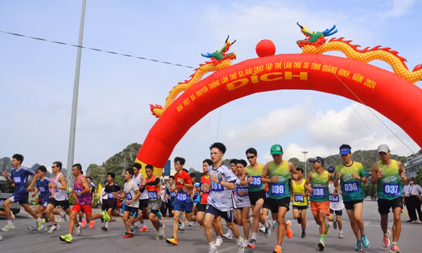 Sôi động Giải chạy tập thể lần thứ 30 - Giải Việt dã truyền thống lần thứ 53 
