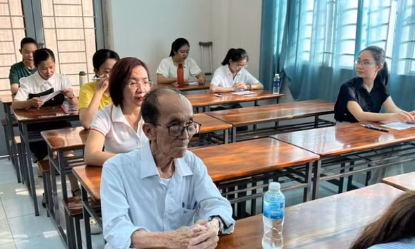 Cụ ông 87 tuổi ở Cần Thơ đi thi thạc sĩ