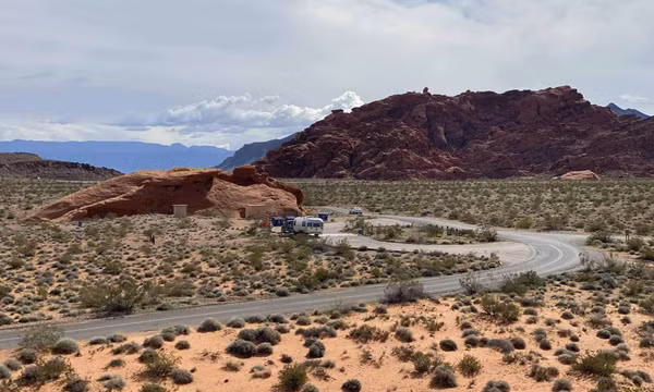 Khám phá ‘thung lũng lửa’ ở Nevada, Mỹ