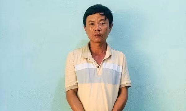 Bắt 'lâm tặc' thuê người khai thác hơn 150 m3 gỗ