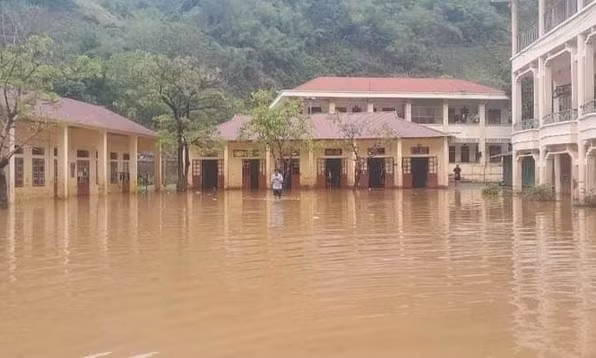 Gần 200 học sinh Sơn La nghỉ học do trường ngập nước