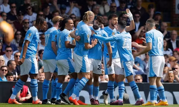 Man City chiếm ngôi đầu, tạo áp lực cho Arsenal trước trận gặp M.U