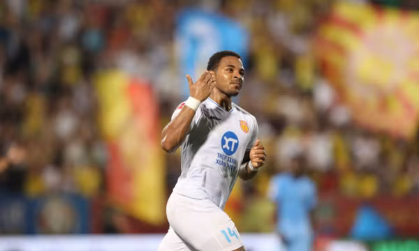 Rafaelson lập hat-trick giúp Nam Định bỏ xa đội nhì bảng 8 điểm