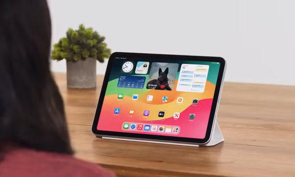 Apple công bố tính năng đầu tiên của iOS 18: Điều khiển iPhone, iPad bằng mắt