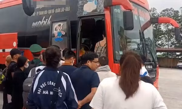 Tài xế xe khách vi phạm nồng độ cồn, chở quá số người quy định trên cao tốc