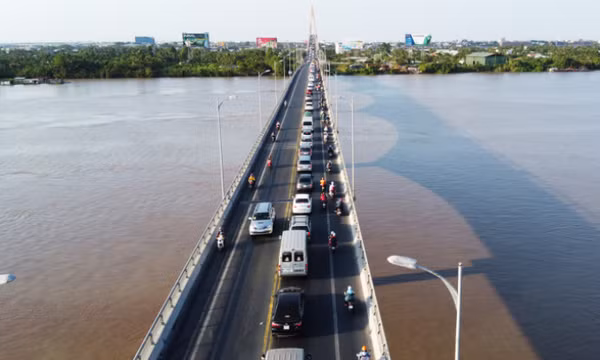 Cấm xe tải nặng qua cầu Rạch Miễu giờ cao điểm