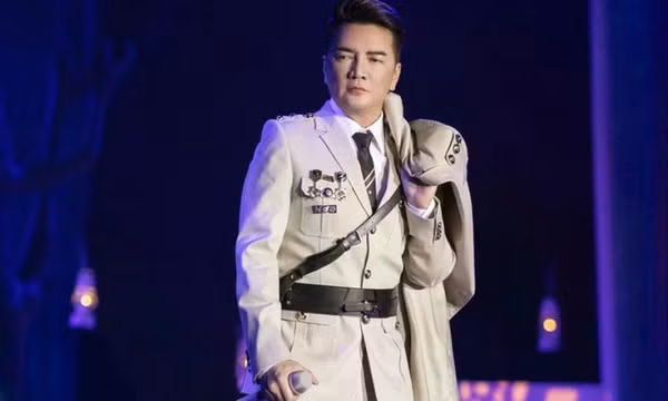 'Huy hiệu của ca sỹ Đàm Vĩnh Hưng không phù hợp với văn hóa Việt Nam'