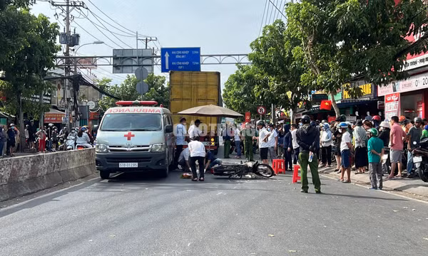 Người đàn ông tử vong sau va chạm với xe container
